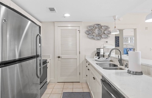 Baytowne Wharf Condo | Book 3 Nights Get 4th Free! Rare Find In Baytowne W/Golf Cart*Pool*Beach Access