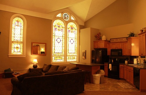 St. Clair House | Book A Suite At A Historic Church- to book both suites please see other listing