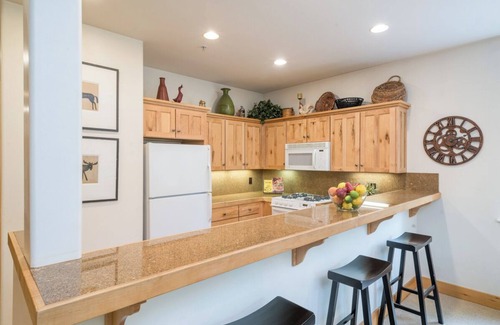 Ketchum Condo | Book a Winter Getaway! Charming Corner Condo on Trail Creek With Shuttle Access and Shared Hot Tub!