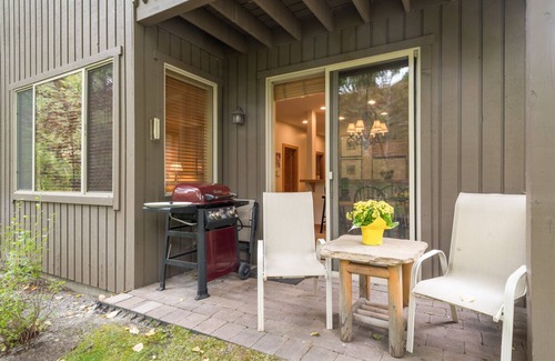 Ketchum Condo | Book a Winter Getaway! Charming Corner Condo on Trail Creek With Shuttle Access and Shared Hot Tub!