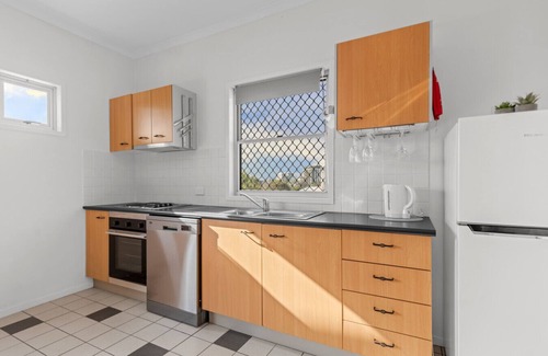 West End Apartment | Book for Brisbane Festival - Parking & Wifi
