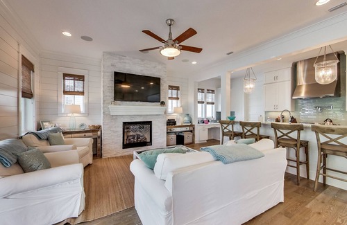 Watercolor House | Book for Fall Today! Low-Speed Vehicle! Private Pool! Professionally Decorated! 5 Adult Bikes!