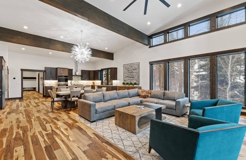 Whitefish House | Book for Summer! Luxury Ski in Ski out Townhome off chair 6 on Big Mountain! Private hot tub!