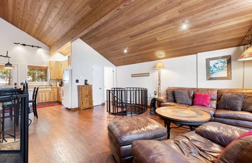 Whitefish Condo | Book for the Holiday! Charming Ptarmigan Unit! Community Amenities!