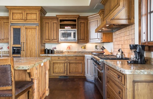 North Park City Cottage | Book for Winter! Beautiful Ski Chalet with Private Hot Tub and Fireplace!