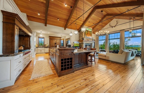 Spanish Peaks House | Book for Winter! Ski-In, Ski Out Chalet with Hot Tub! Ping Pong Table!