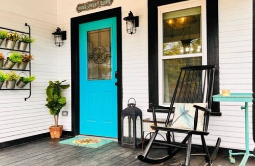 Brenham House | Book Haven 2BR by fairgrounds/Blue Bell Creameries