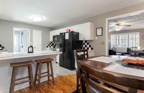 Mills River House | Book in March, and you will get a 20% discount! Soak in the Hot Tub!