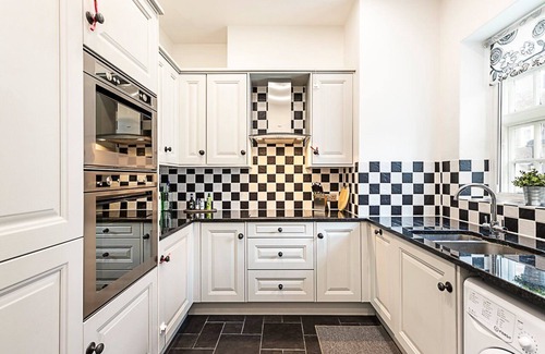Fitzrovia Apartment | Book Lovers West End Home