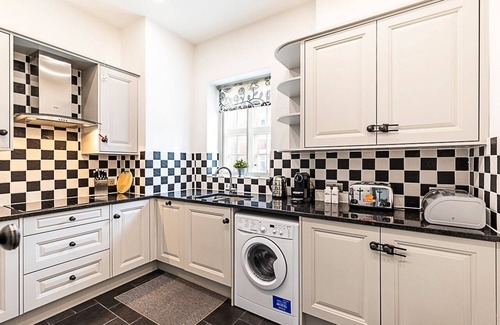 Fitzrovia Apartment | Book Lovers West End Home