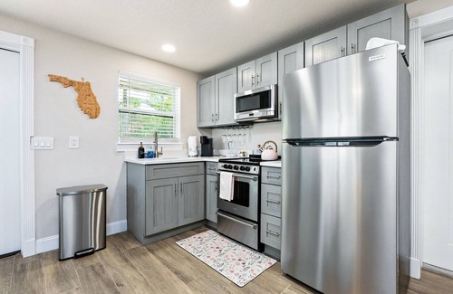 Siesta Key Condo | 🦩Book Me Baby! Wildflower Inn Siesta Key #2 Hibiscus🦩