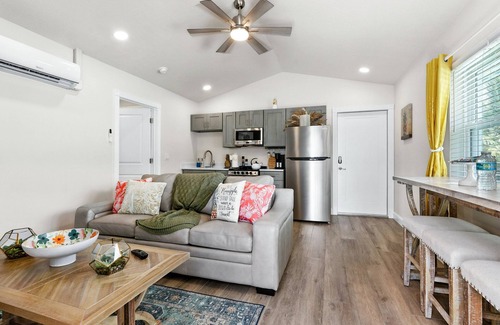 Siesta Key Condo | 🦩Book Me Baby! Wildflower Inn Siesta Key #2 Hibiscus🦩