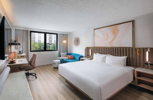 Flagami Hotel | Book Now! 2 Spacious Units, Free Airport Shuttle, On-Site Restaurant