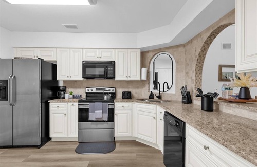 Ventura Condo | Book Now and Enjoy, Long stays have free days for a limited time!