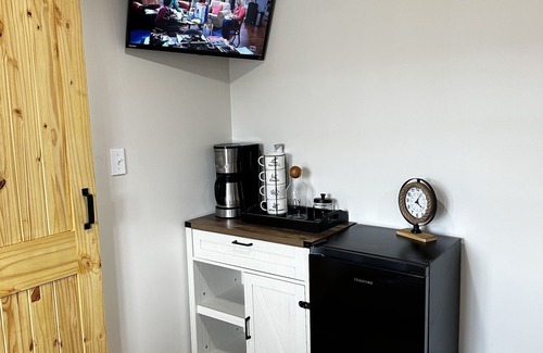 Jacksons' Gap House | Book now for a relaxing Christmas vacation! Outdoor firepit. Quiet cove.