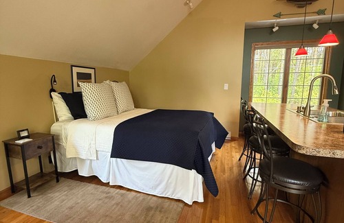 Lake Leelanau House | Book now for a relaxing fantastic, waterfront getaway for 2.
