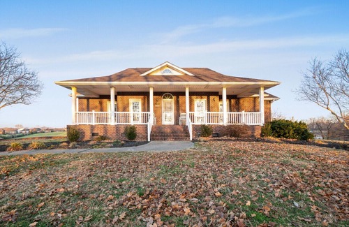 Mount Juliet House | Book now for fall! Quiet country setting with big city convenience.