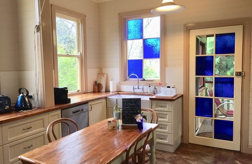 Leura House | Book Pixie & Holmcroft Cottages for your Christmas Break! Up to 12-14 guests!