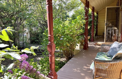 Leura House | Book Pixie & Holmcroft Cottages for your Christmas Break! Up to 12-14 guests!