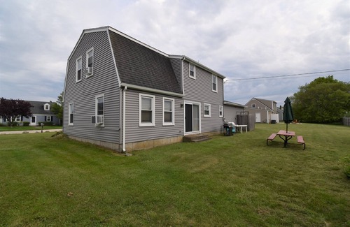 Eastward Look House | BOOK SUMMER 2026 EARLY FOR BEST DEAL!Walk to beach, large Gambrel, 4 bds, 2 bth.
