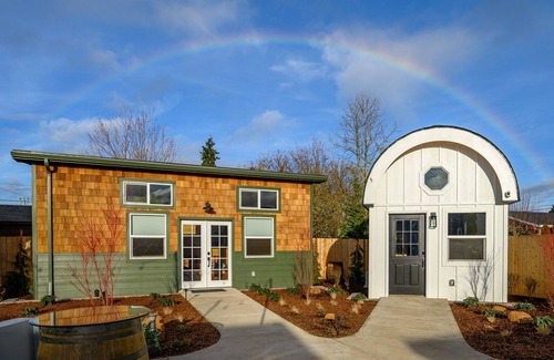 McMinnville Cottage | Book the Farmhouse at The Boutique Retreat in historic downtown McMinnville.