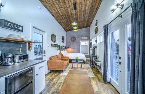 McMinnville Cottage | Book the Urban Loft at The Boutique Retreat in historic downtown McMinnville.