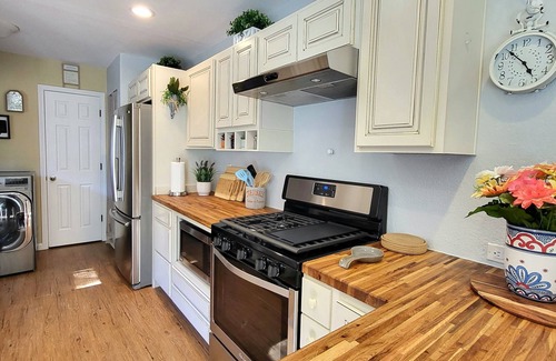 Mariposa House | Book This Beautiful Home NOW!