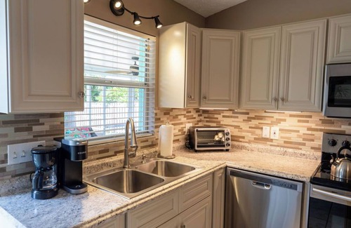 Stuart House | Book today, dinner on us!nNew listing! Stuart/Port Salerno cute cottage!