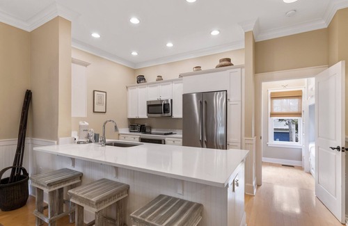 Watercolor Condo | Book Today for a Fall Getaway! Park District - Park View! 3 Adult Bikes! Central Location!