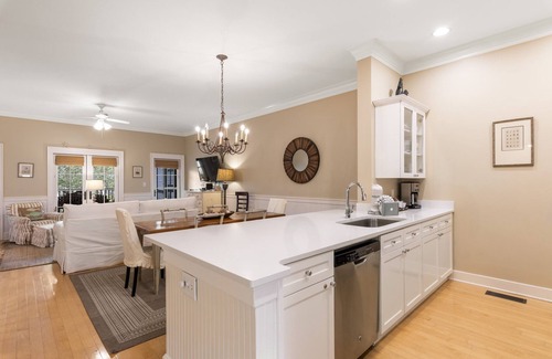 Watercolor Condo | Book Today for a Fall Getaway! Park District - Park View! 3 Adult Bikes! Central Location!