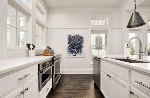 Watercolor House | Book Today for Fall Stays! Low-Speed Vehicle! Quick access to Community Pool! Open Porch Space!
