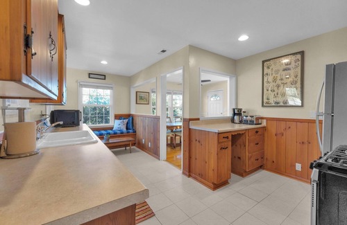 Julian Cottage | BOOK YOUR HOLIDAY GETAWAY! Charming 2-bedroom cottage walk to Julian-FREE WIFI