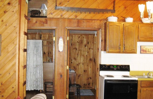 Little Sturgeon Cabin | BOOKING 2025 NOW WATERFRONT- ISLAND LIKE-SCREEN PORCH-SUNRISE-SUNSETS-FIRE PIT