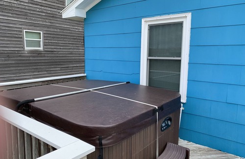 Sea Retreat House | Booking Fall 2025 and 2026. Great Location, Fido Friendly, Great Reviews