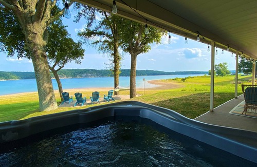 Beaver Shores House | Booking Fall NOW+Beaver Lake Waterfront+Hot Tub