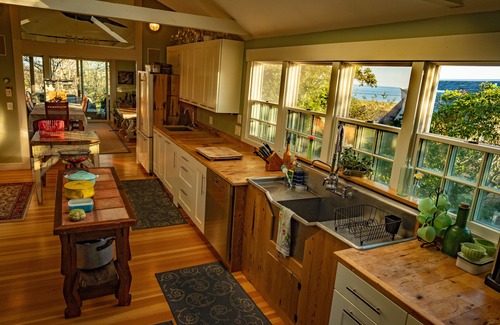 Provincetown House | Booking for late fall, winter and New Years - cozy fireplace, hot tub and sauna!