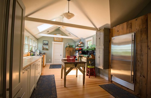 Provincetown House | Booking for late fall, winter and New Years - cozy fireplace, hot tub and sauna!