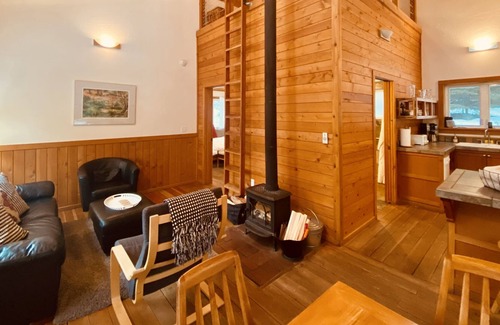 Ashland Cabin | BookStayHop - #1A Chinquapin Mountain ~ Green Springs Cabins ~ Jacuzzi Tub~ Kitc
