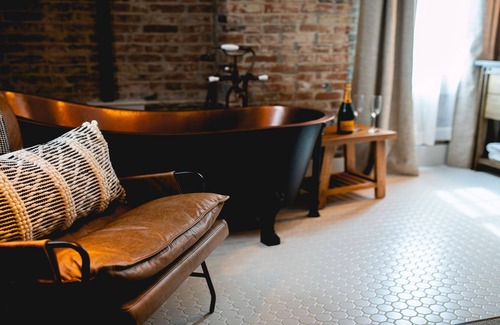 Jacksonville House | BookStayHop- Jacksonville Inn 1,2 and Station House A, B