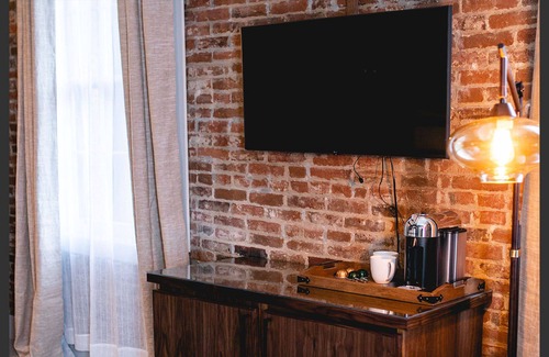 Jacksonville House | BookStayHop- Jacksonville Inn 1,2 and Station House A, B