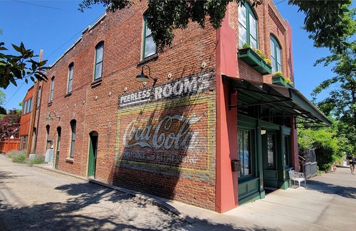 Historic Railroad District House | BookStayHop - Peerless Entire Hotel ~ Downtown Ashland