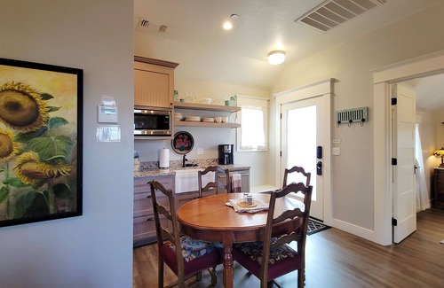 Historic Railroad District House | BookStayHop - RedTail McCall Suite~ Hot Tub and Convienent Tesla Station