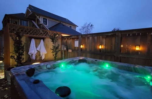 Historic Railroad District House | BookStayHop - RedTail McCall Suite~ Hot Tub and Convienent Tesla Station
