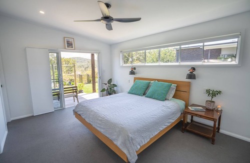 Boomerang Beach House | Boomerang Beach house with bushland outlook