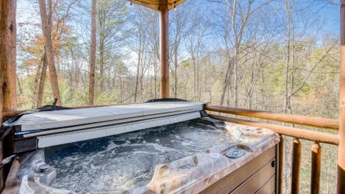 Caton House | Boon by AvantStay 40-Guest Luxe Smokies Retreat