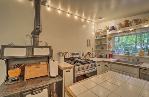 Boone Cottage | Boone Cottage w/Fire Pit & On-Site Creek!
