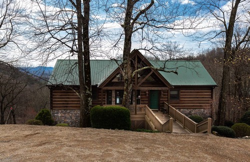 Boone House | Boonedoggle - Cabin, Views, HT, FP