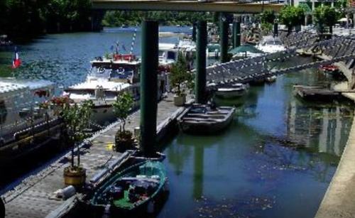 Le Port sous la Lune Apartment | Bord de Marne 20mn Paris centre et 20mn Eurodisney