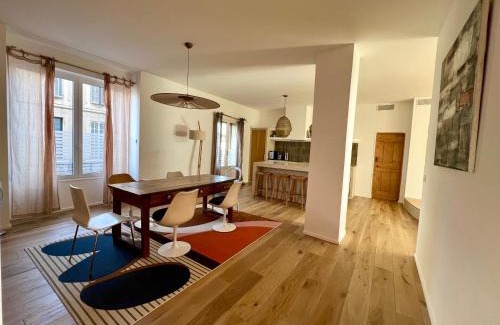 Bompard Apartment | Bord de mer, magnifique appartement de 150m2 avec jardin