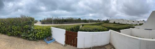 La Grande-Motte Apartment | Bord de mer: soleil, plage et grande terrasse pour instants de détente (Wifi, clim)